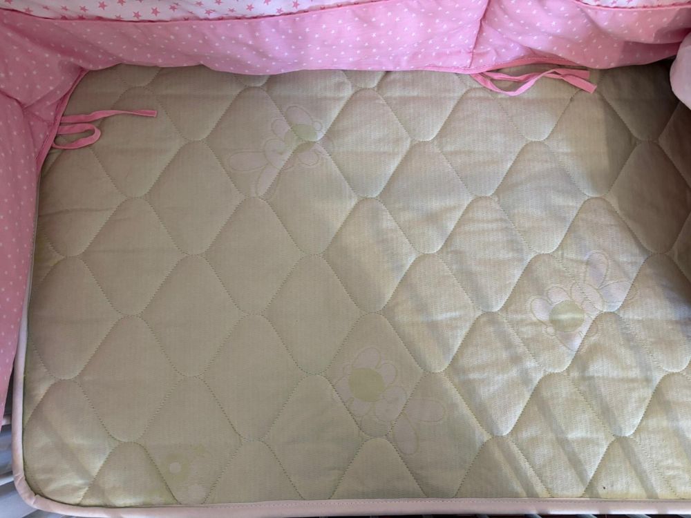 Cama de bebe com pouco uso