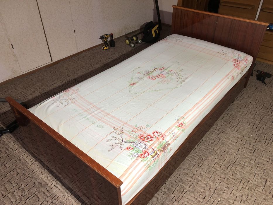 Ліжко односпальне