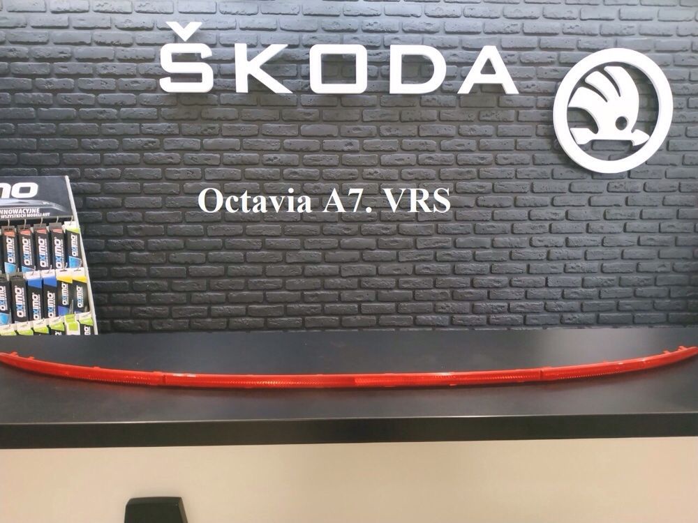 отражатель/відбивач світла задній Skoda Octavia A5/A7 SuperB Шкода