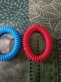 2 pulseiras anti mosquitos cor azul e vermelho