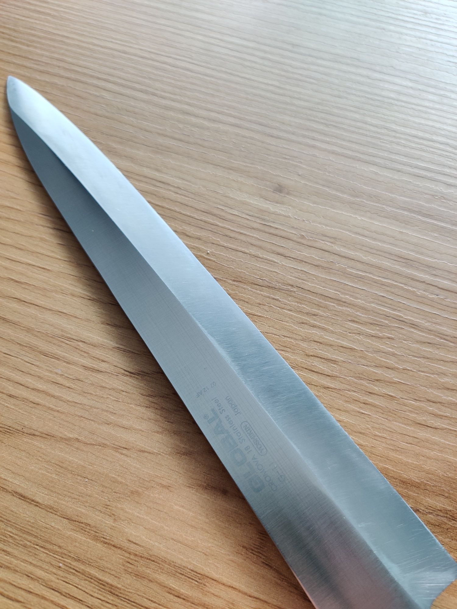 Nóż Yanagi Sashimi 25cm | Global G-11R

Twardość ostrza – 56-58 HRC
Dł