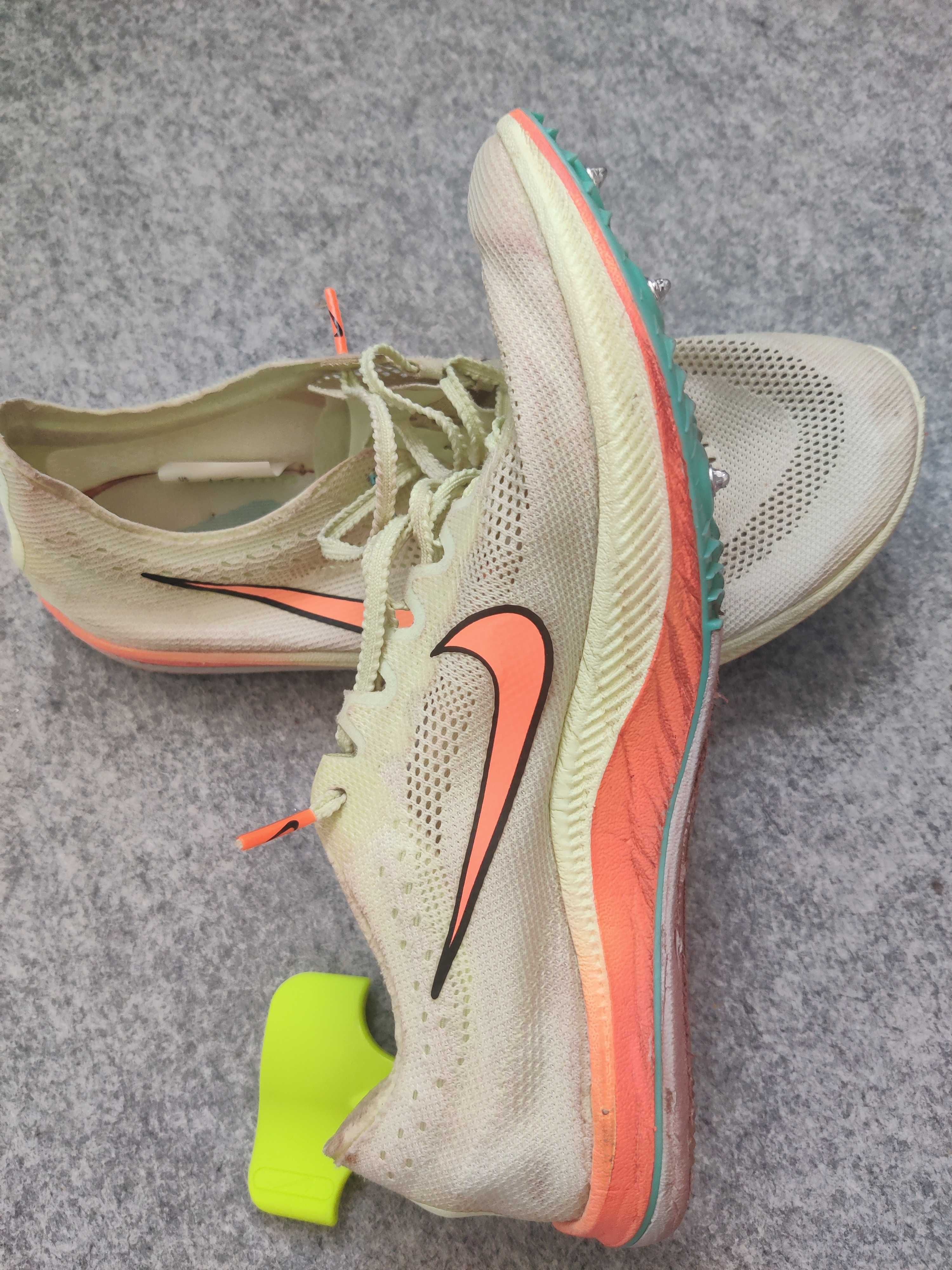 Sapatos bicos Nike Dragonfly tamanho 40