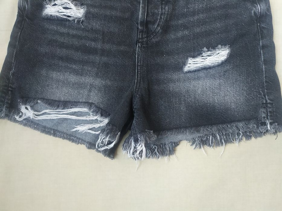 Джинсовые рваные шорты ZARA, размер EUR 34, оригинал