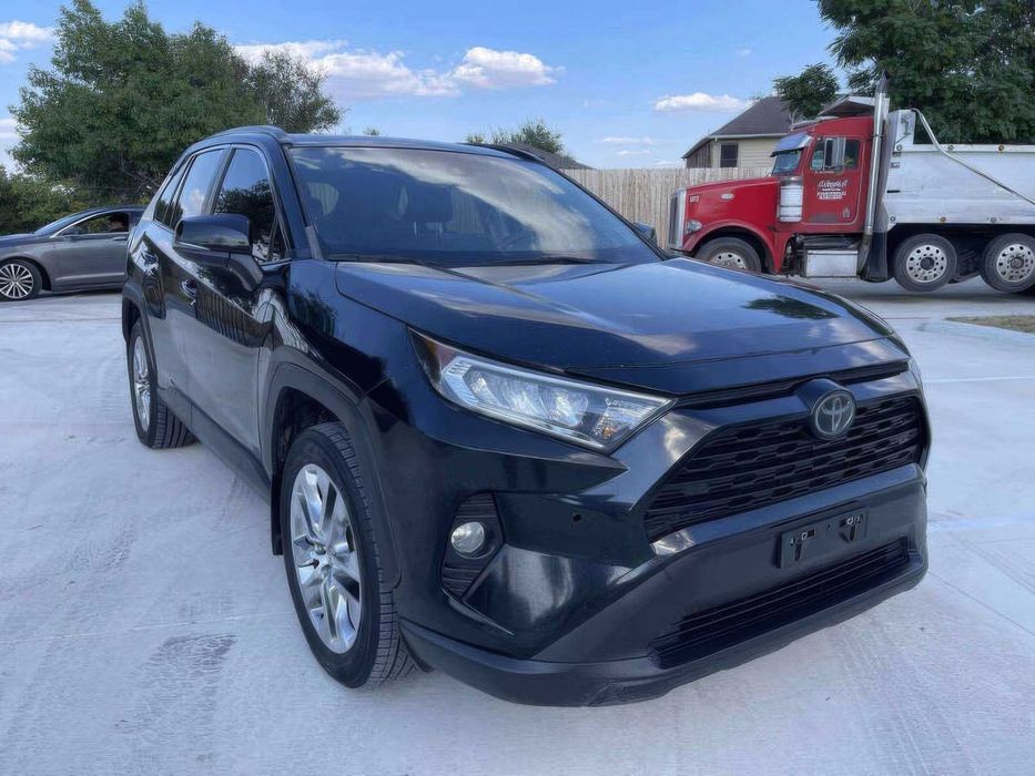 Toyota RAV4      2020