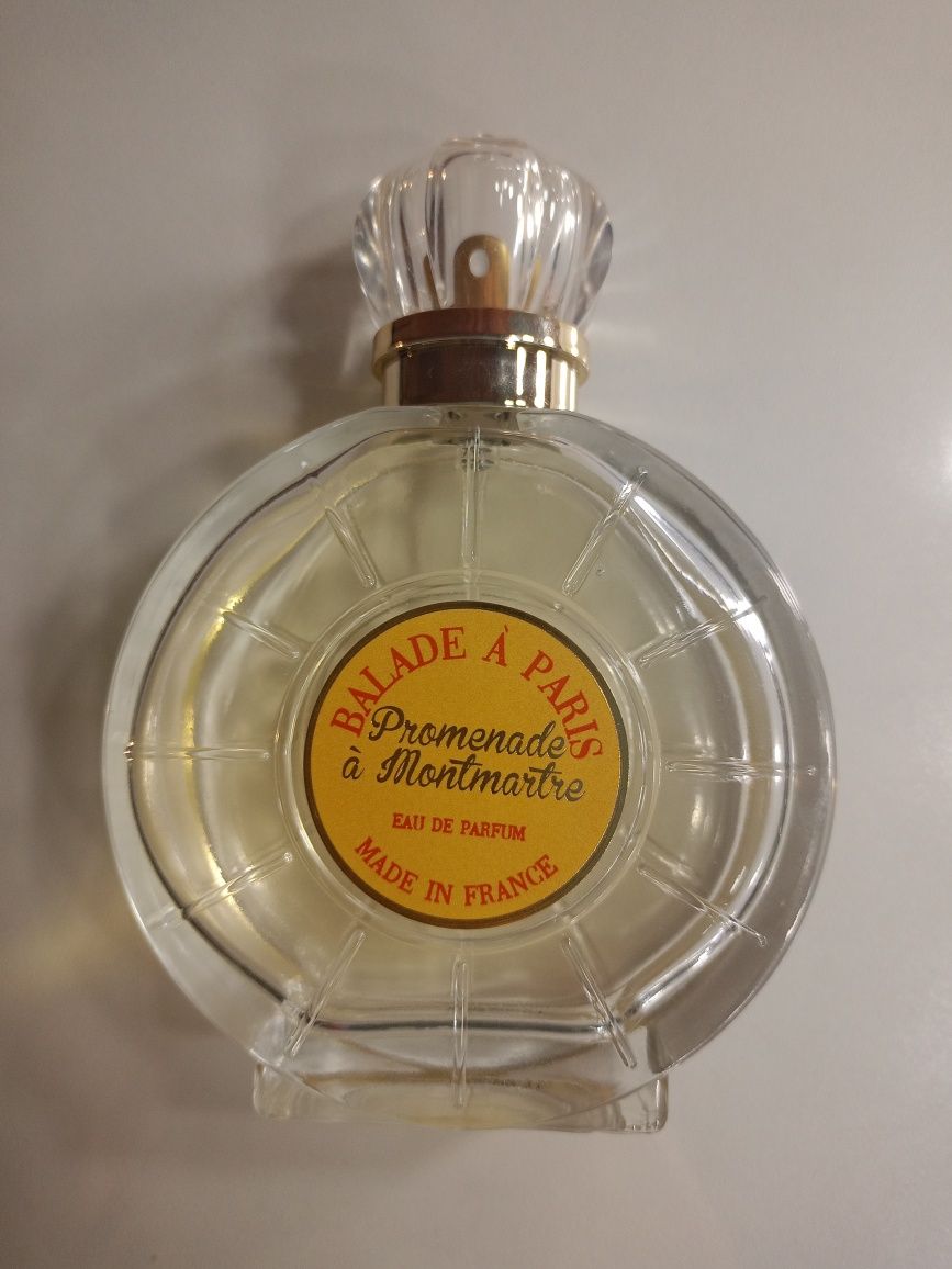 Jeanne Arthes Balade à Paris Promenade à Montmartre perfumy