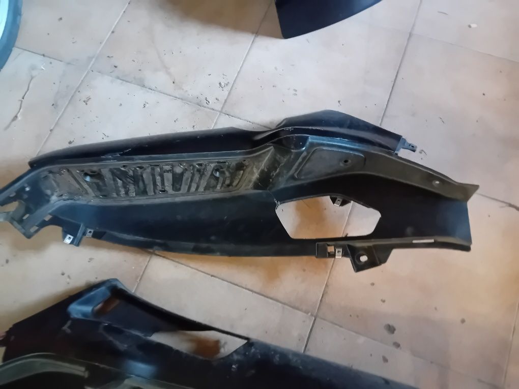 Farol e carnagens x8 xevo