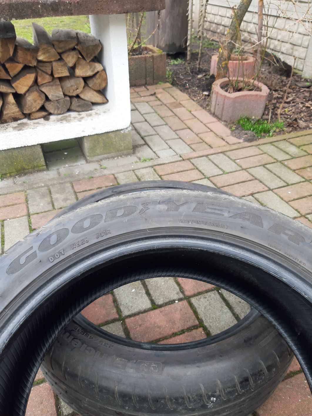 Goodyear 235 45 R19