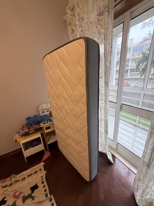 Cama Tipi Montessori Branca c/ colchao  - Nova