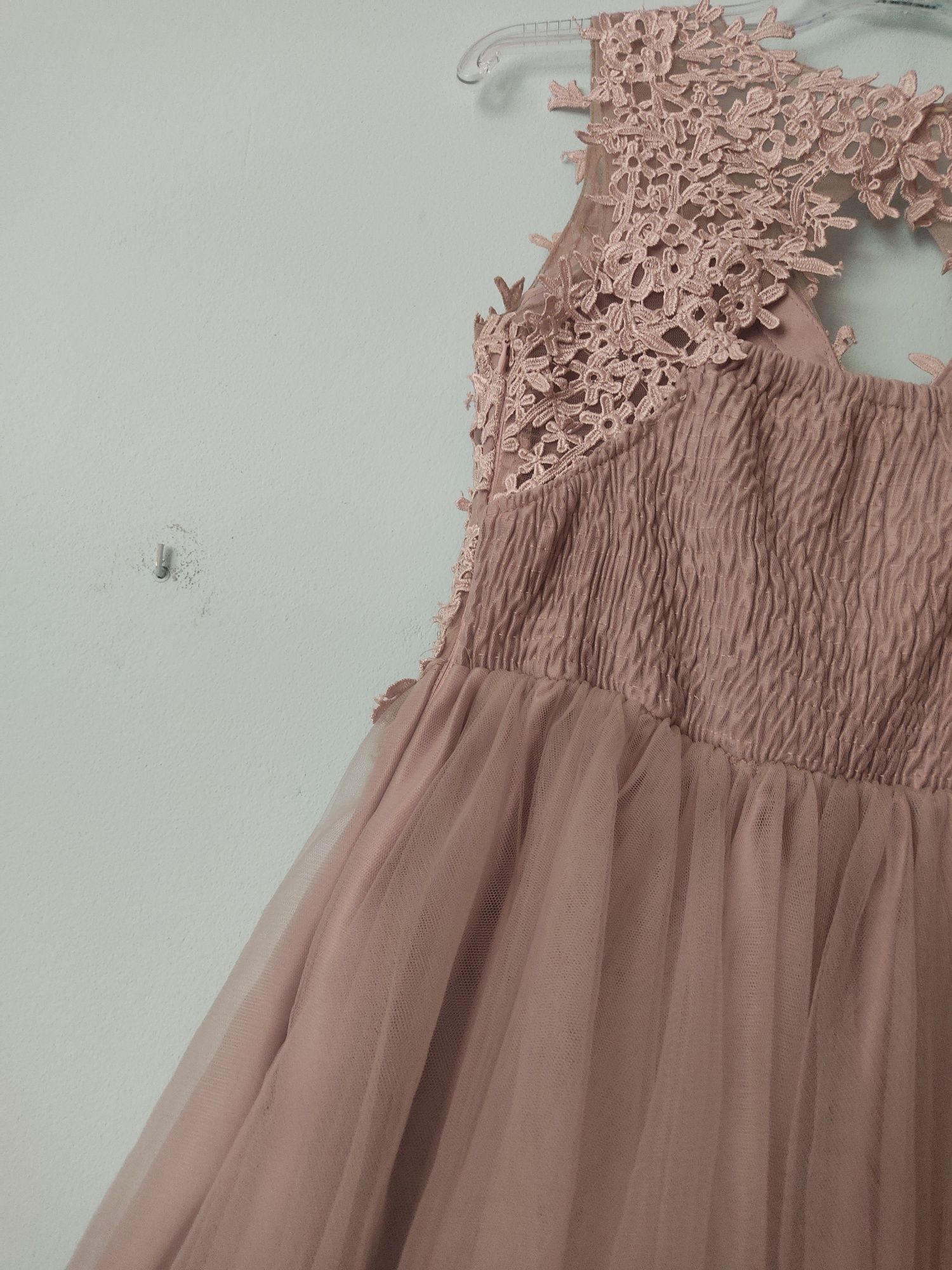 Liliowa sukienka tiulowa z wkładkami koronką S 36  na ramiączkach