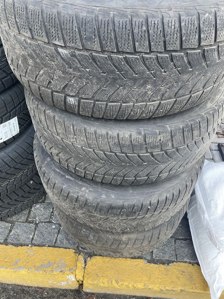 Шини 235/55/17 Goodyear ultra grip зима.2017 р.