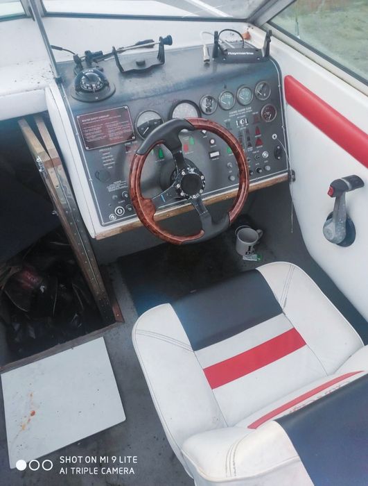 Chris Craft łódź motorowa jacht kabina przyczepa podlodziowa