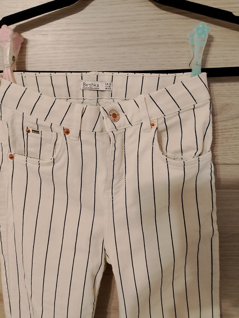 Spodnie w paski Bershka r.34