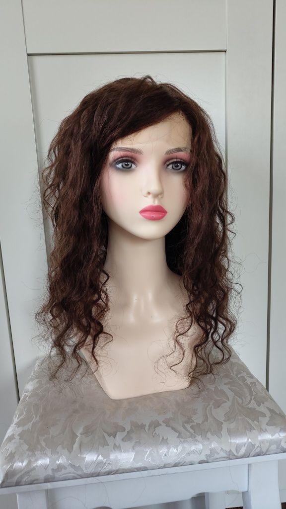 Piękna peruka lace-front naturalne włosy, fale.