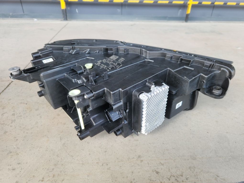 Оригінальні фари Audi Q4 e-tron Matrix LED 

Matrix LED
