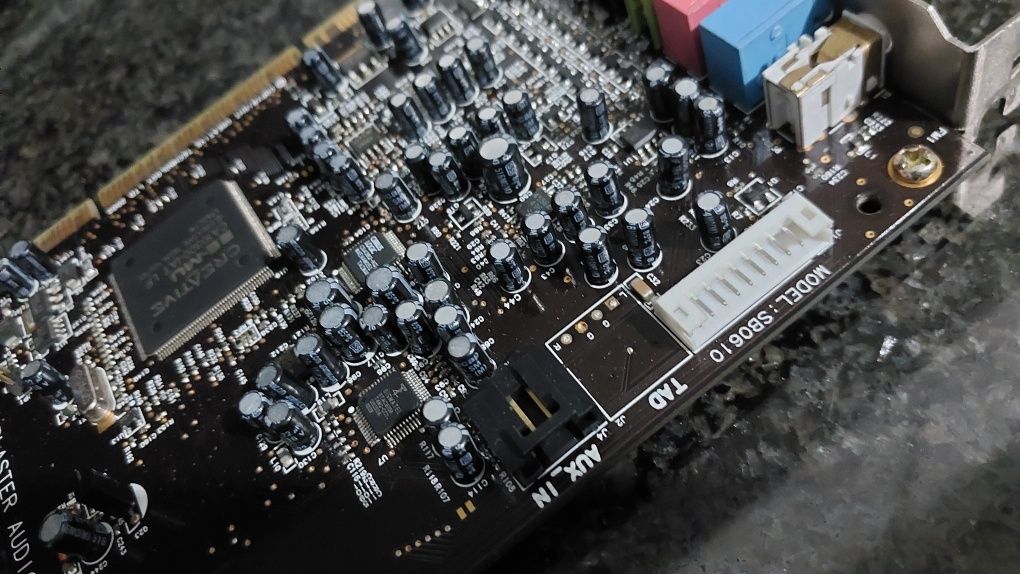 Placa Som Creative Sound Blaster® Audigy® 4 PCI 7.1 - 24-BIT 192KHZ