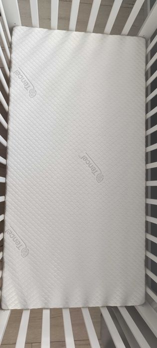 Łóżeczko niemowlęce z materacem