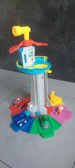 Wieza do obserwacji psi patrol