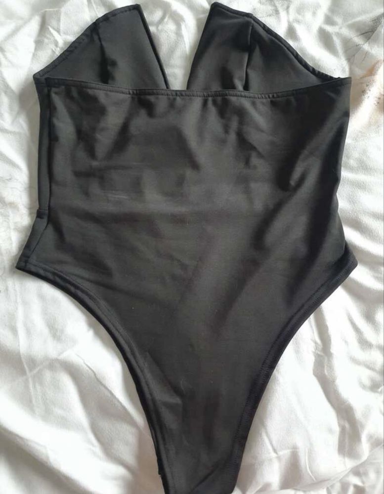 Body z dekoltem V