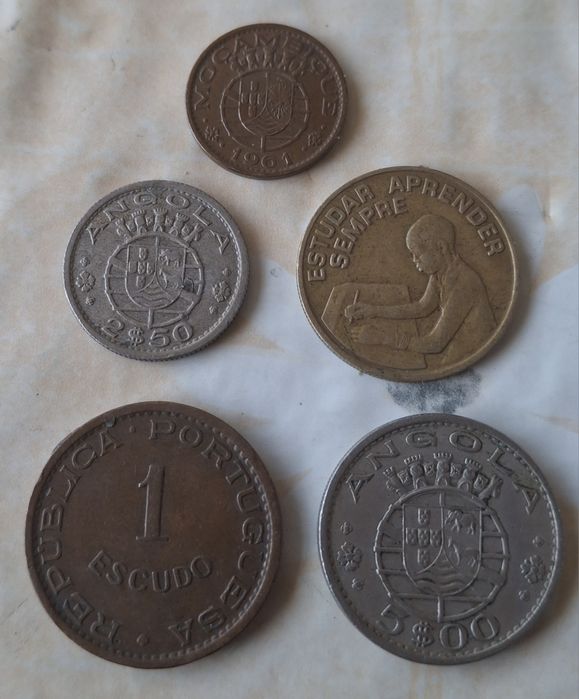 Moedas ex colónias. Antigas.
