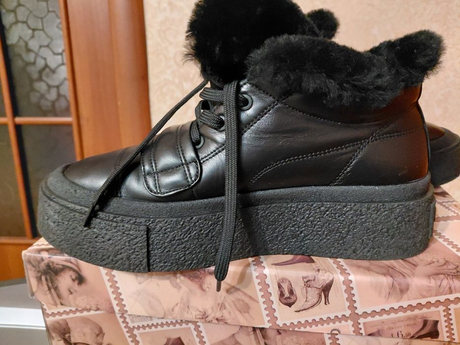 Продам зимние натуральної кожа ботинки р.39