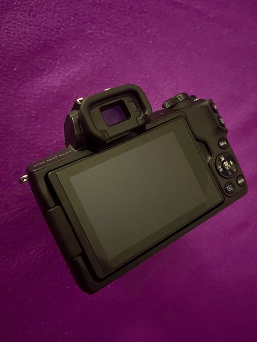 Máquina Fotográfica - Canon EOS M50 Mark II