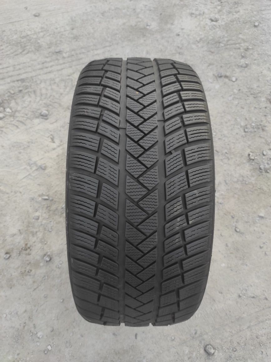 Opona zimowa Vredestein WinTrackPro 235/40r19(96W)