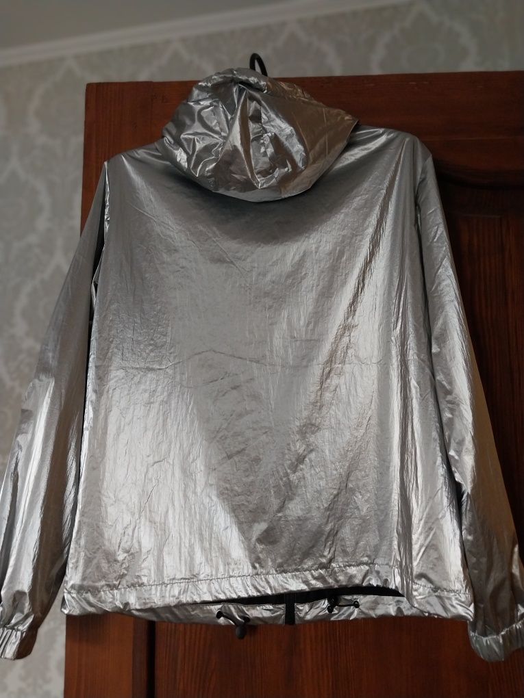 Ветровка женская р-L-1200 грн
