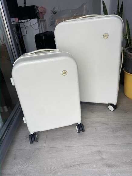 Walizka podróżna średnia twarda biała/kremowa 4 kółka na szyfr