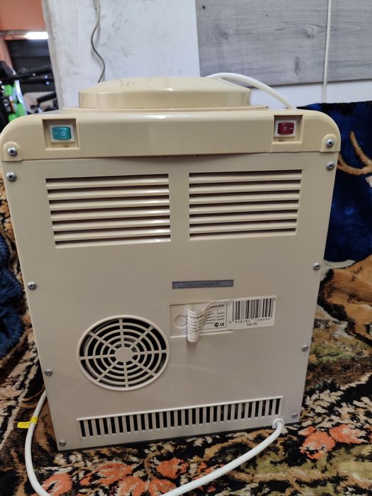 Кулер для води, робочий