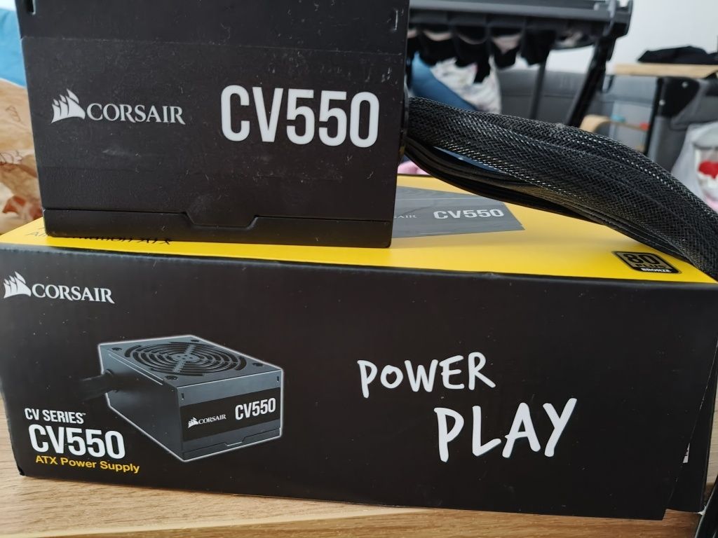 Zasilacz  Corsair CV Series CV550 Watt Bronze, czarny