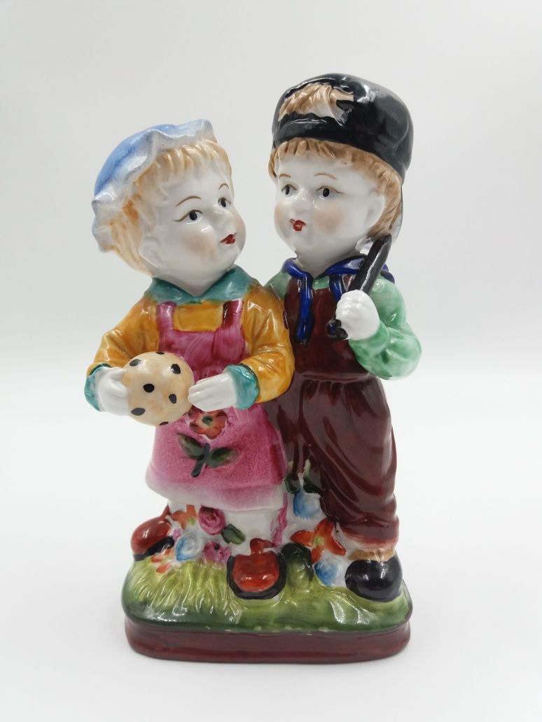 Duża porcelanowa figurka ręcznie malowana, do kolekcji