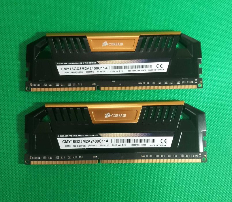 Memória RAM Corsair Vengeance PRO 16GB (2x8GB) DDR3 2400MHz