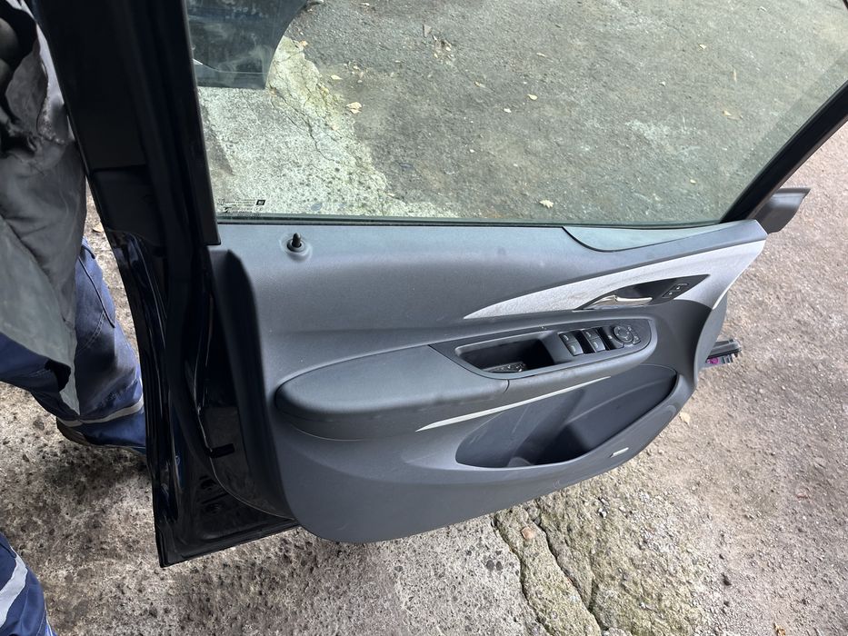 Chevrolet bolt ev двері ліві передні