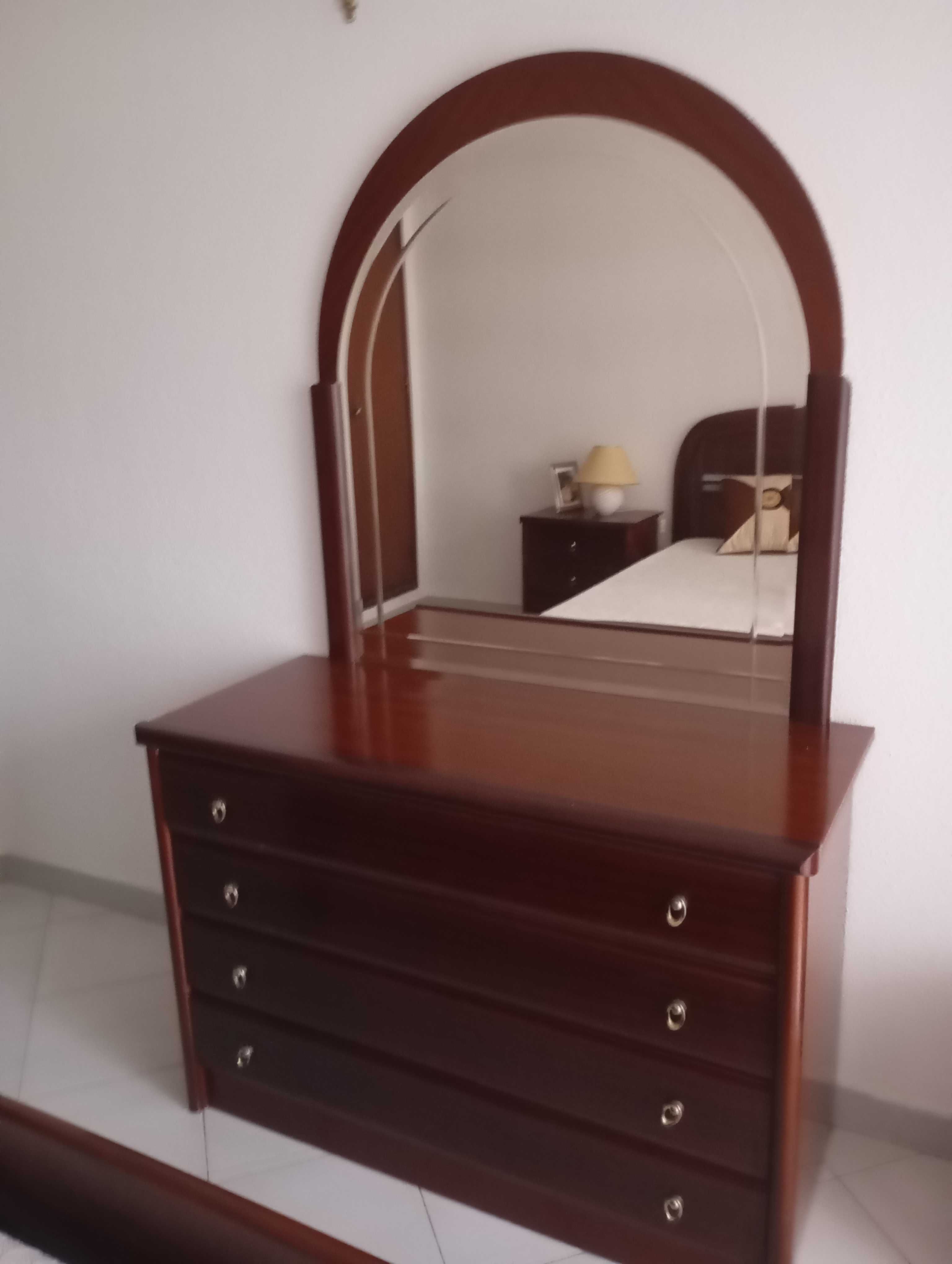 Quarto em zona sossegada. Só para senhora de preferência professora
