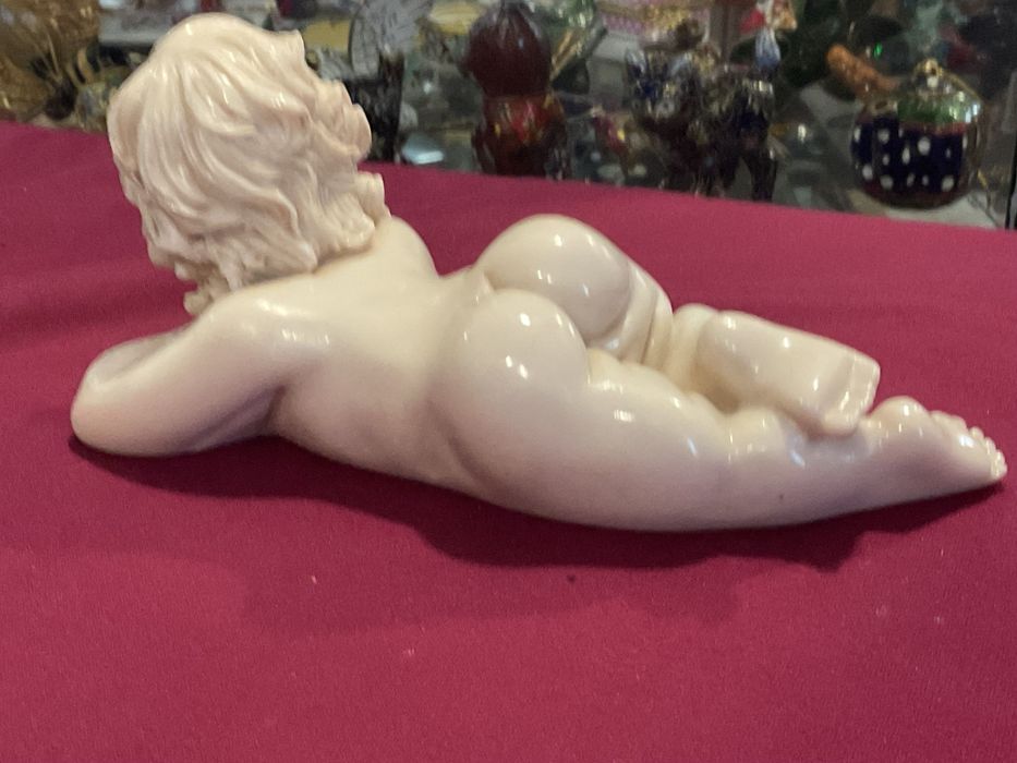 Menino deitado de barriga 18 cm.mais anúncios abaixo