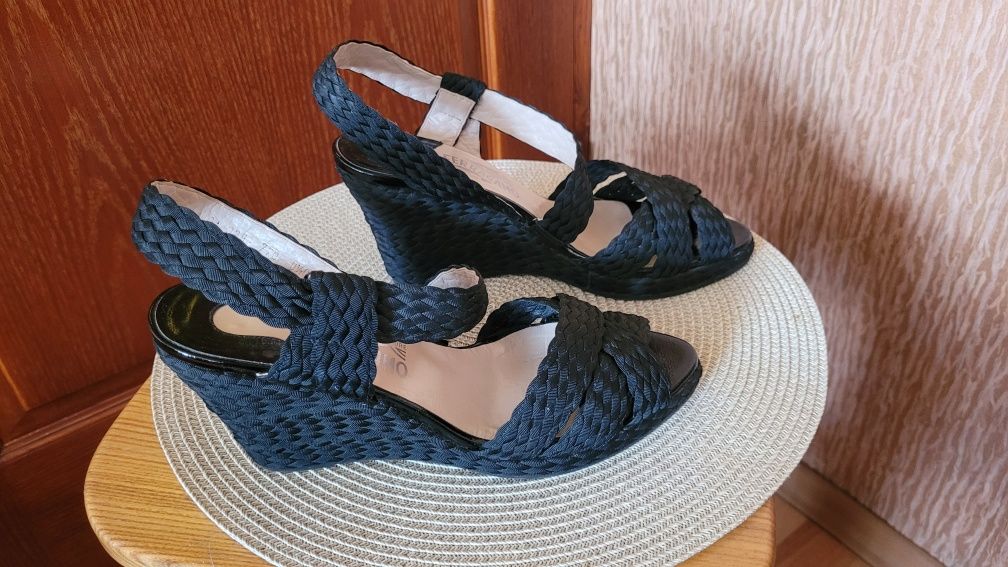 Продам босоножки Salvatore Ferragamo оригинал Б/У