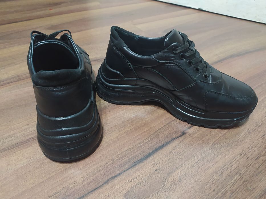 Кросівки з натуральної шкіри (39р.)