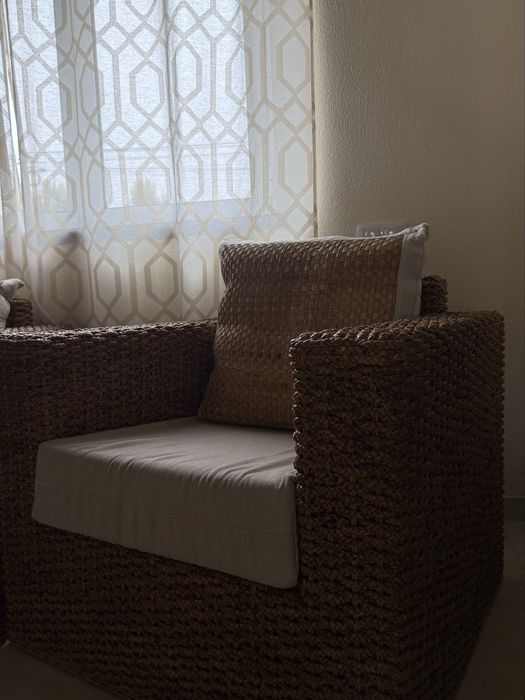 Cadeirões de vime trançado