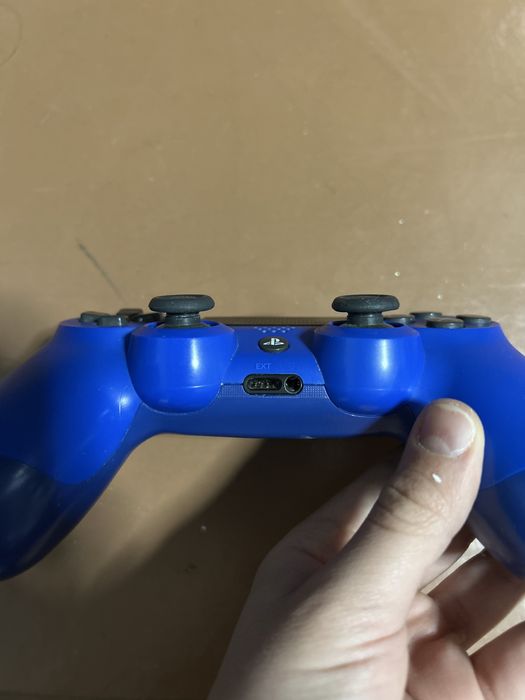 Джостик на PS4 в хорошем состоянии