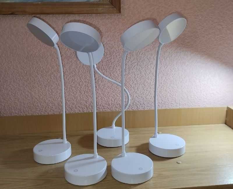 Сучасна акумуляторна сенсорна настільна лампа на акумуляторі 1200мАг