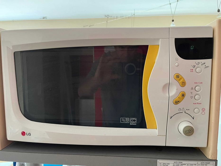 Kuchenka mikrofalowa piekarnik grill kwarcowy LG MC805AR termoobieg