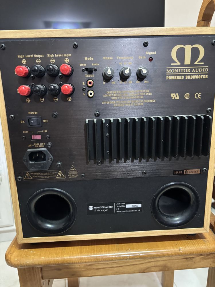 Subwoofer ativo Monitor Audio