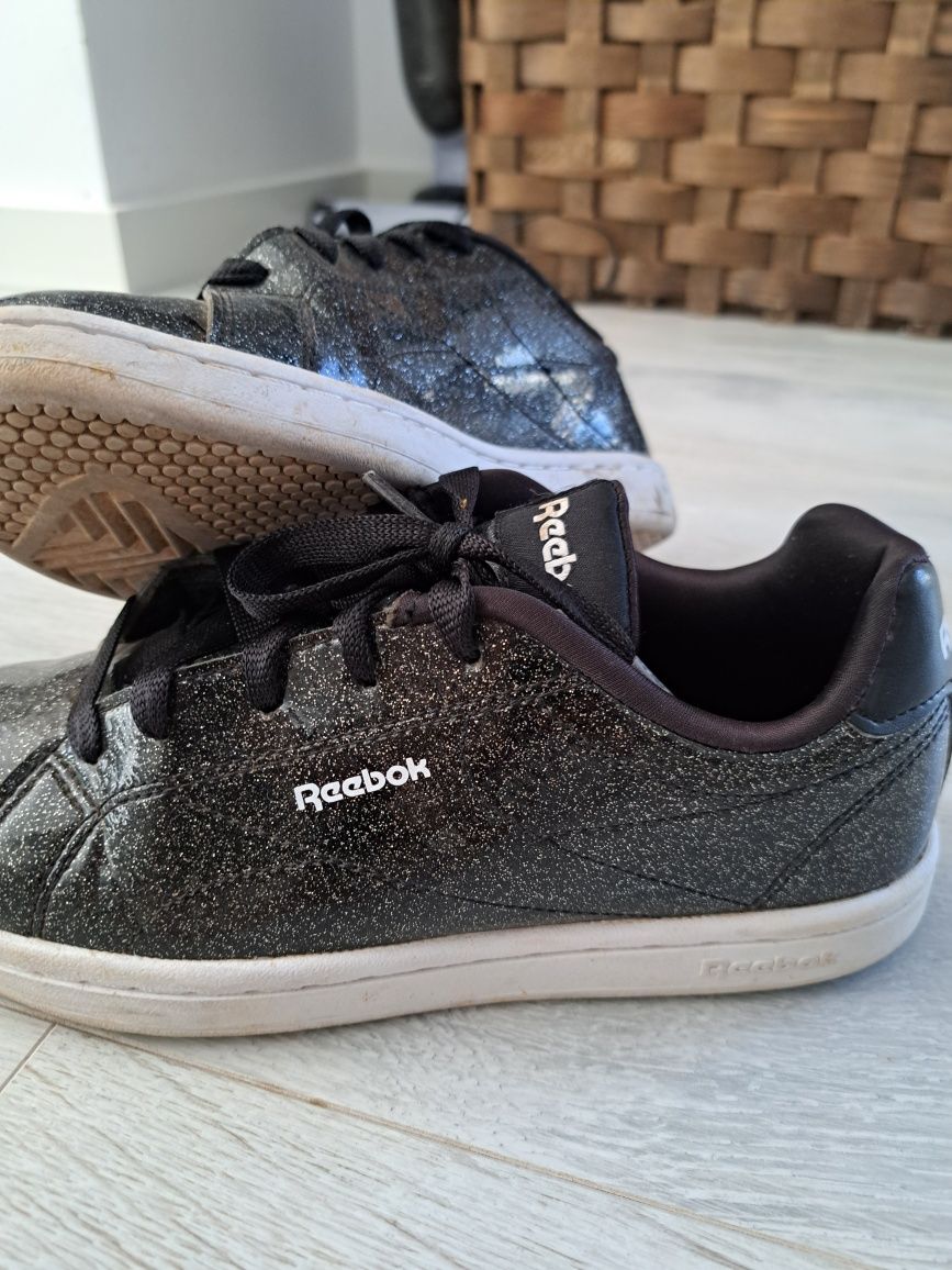 Ténis Reebok pretos com brilho