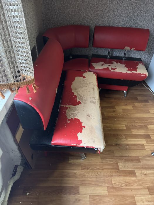 Угловий диван на кухню