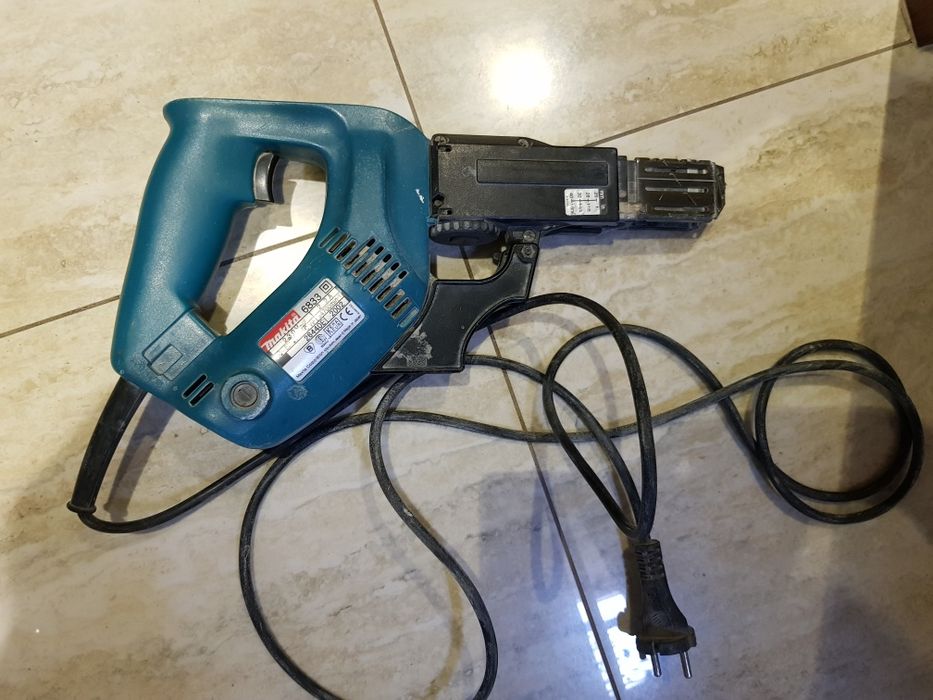 Wkrętarka MAKITA z magazynkiem na kabel