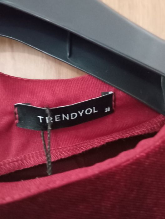 Burgundowa sukienka rozmiar 38