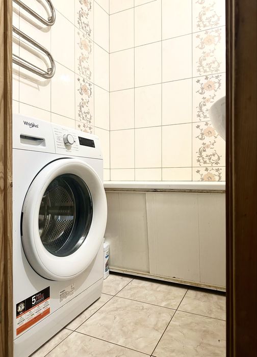 3-х « 8 лікарня» вул Чарівна, 4/9, не кутова