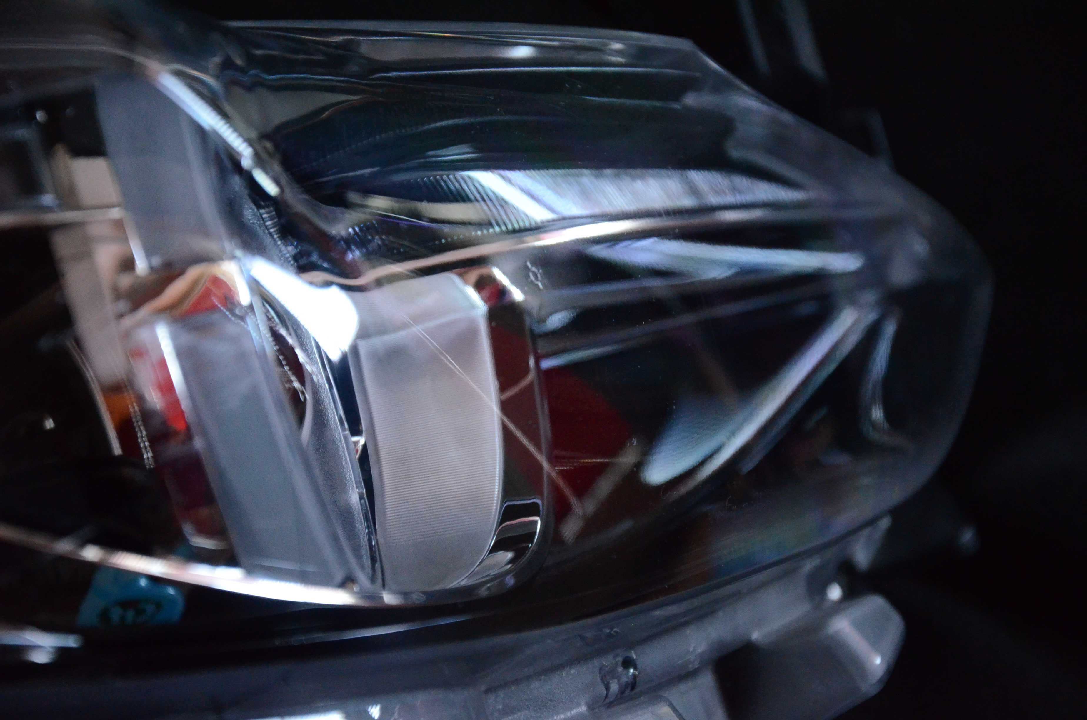 MAZDA 3 III BHR2 51030 bi xenon - led prawy