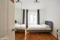 663778 - Quarto com cama de casal, com varanda, em apartamento com...