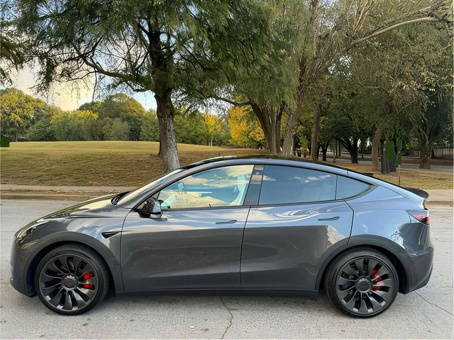 Tesla Model Y      2022
